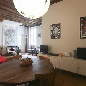 https://large-architect-flat-65m2-apartment.fr-paris.fr